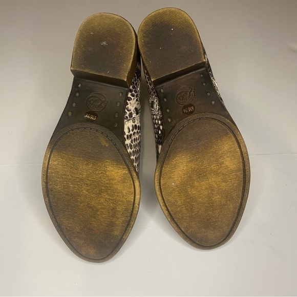 Lucky Brand Basel Almond Toe Ankle Booties Zip Avorio Snake Print size 6 - Picture 4 of 8